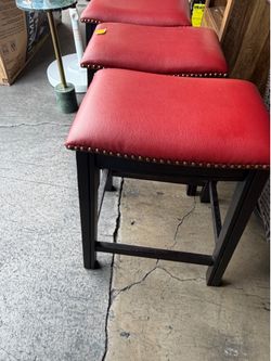 Set of 3 barstools 24” H x 18” W our price $100 for all 3