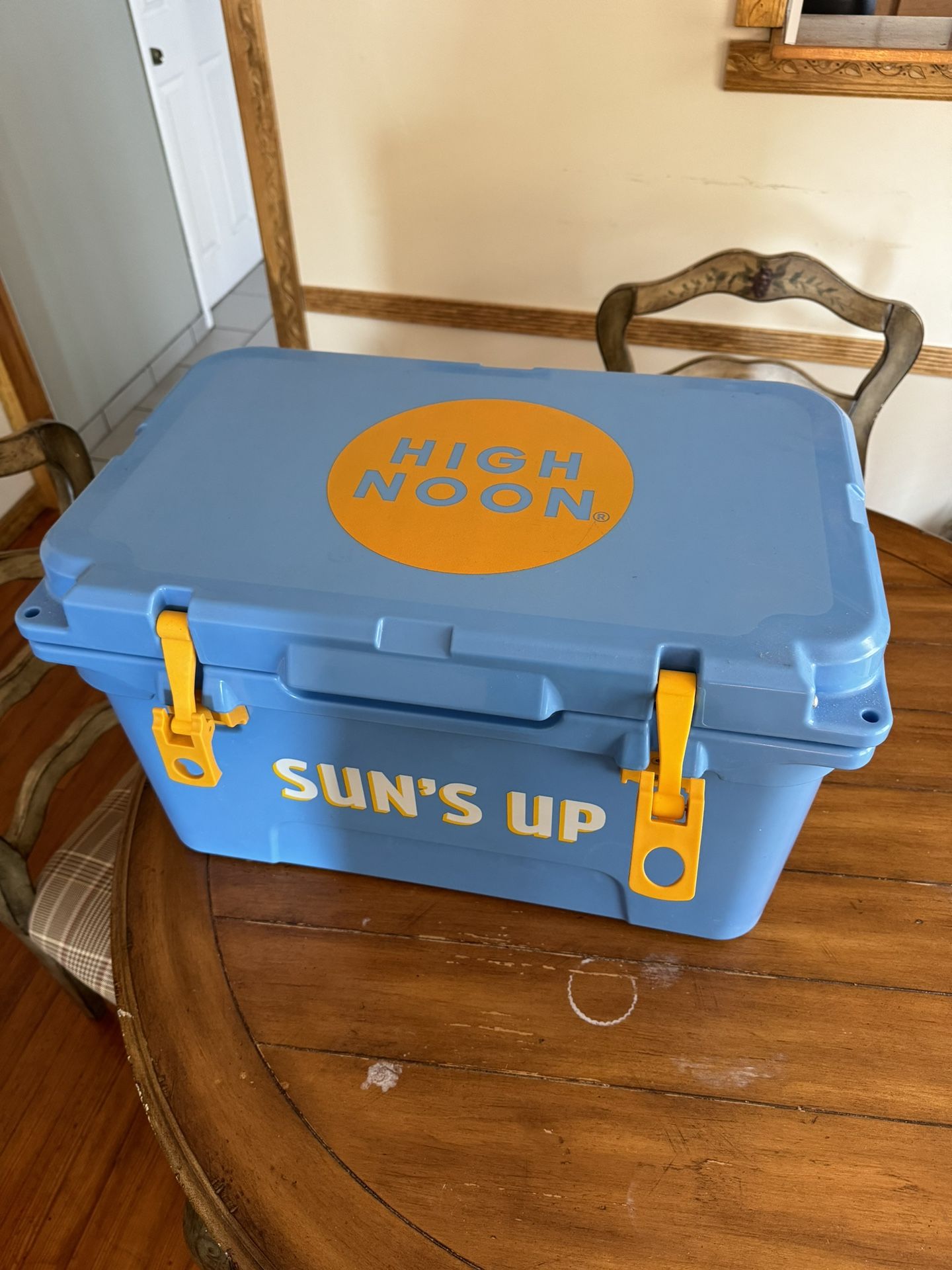 High Noon Sun Sips Cooler 24x15