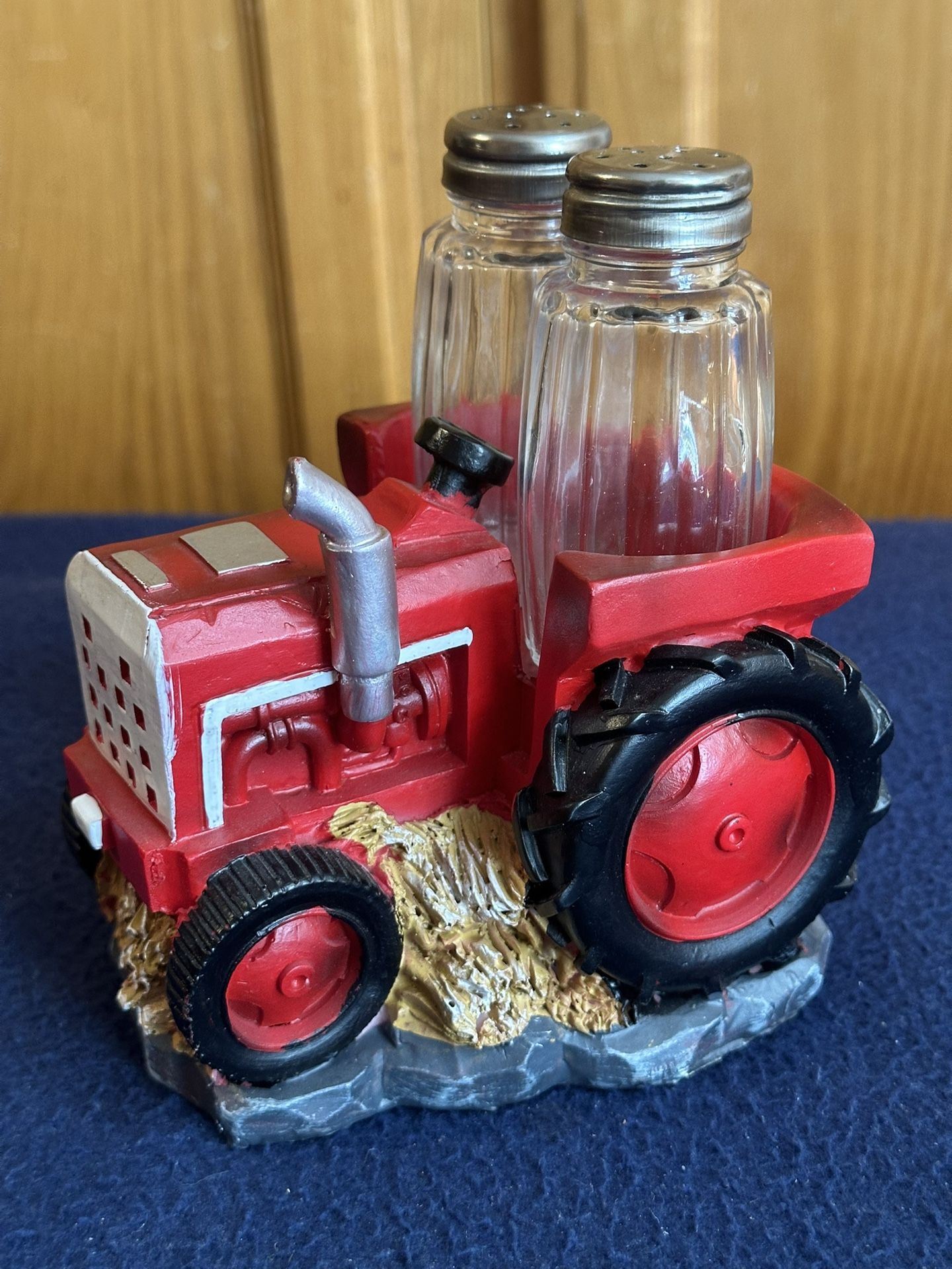 New - Vintage Classic Red Farm Tractor Salt and Pepper Shaker Set