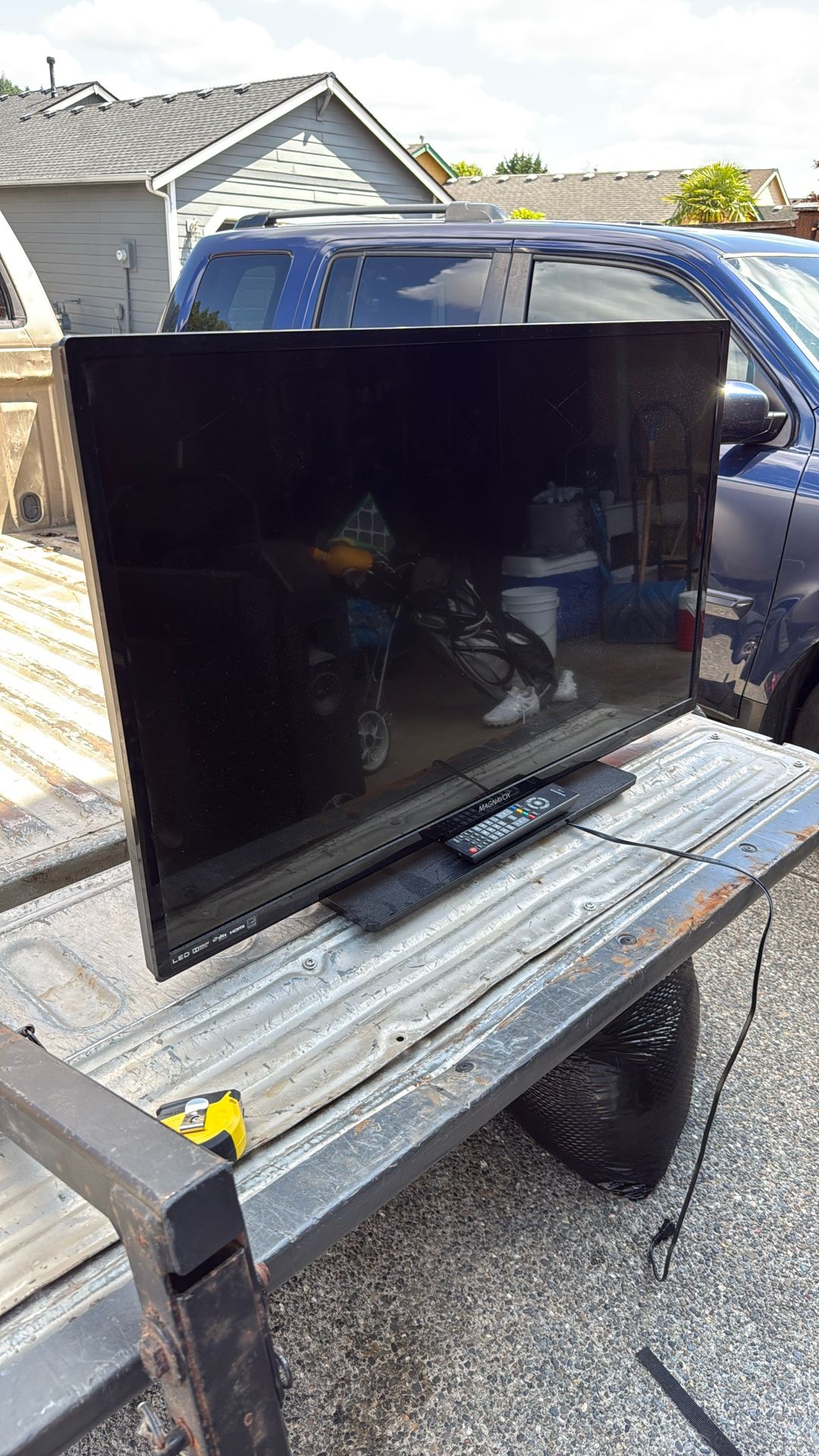 Magnavox 44 in TV