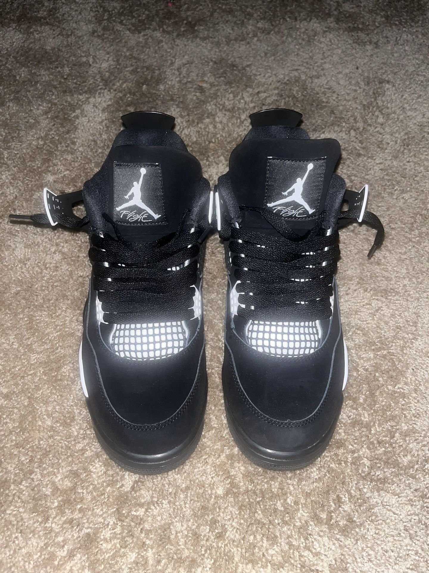 Jordan Retro 4’s White Thunder (With Box) Size 10.5