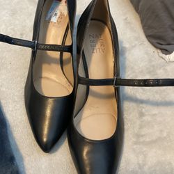 Women Size 10 Heels Worn 1x Indoor 