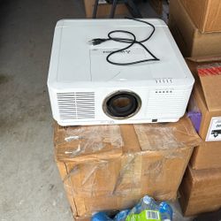 Mitsubishi WD8209U Projector 