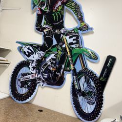 Eli Tomack Monster Display 