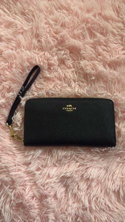 •	Style: CRSGRN LNG ZP ARND W = Crossgrain Long Zip Around Wallet (style C3441)