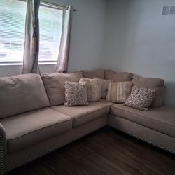 2 Piece Sectional W/ 5 Matching Pillows