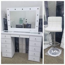 Vanitys Chair 