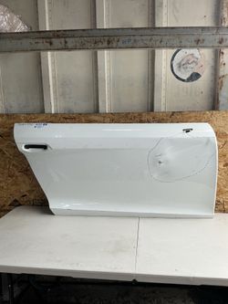 2008 - 2015 AUDI R8 - FRONT RIGHT SIDE DOOR OEM