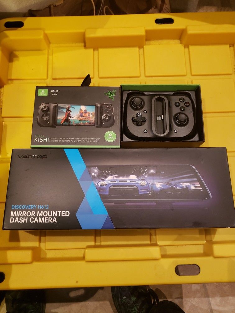 Mirror Mounted DASH camera And KISHI Xbox Cell Phone Controller