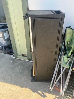 Speaker box and subs