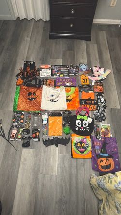 (40) Piece Halloween Decoration & Accessory Bundle