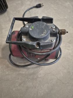 Small Air Compressor - Airbrushing