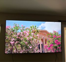 Samsung Smart TV 75 inch. Perfect condition + a stylish TV stand. $295
