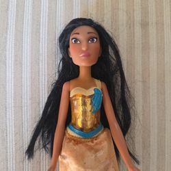Pocahontas DISNEY DOLL.