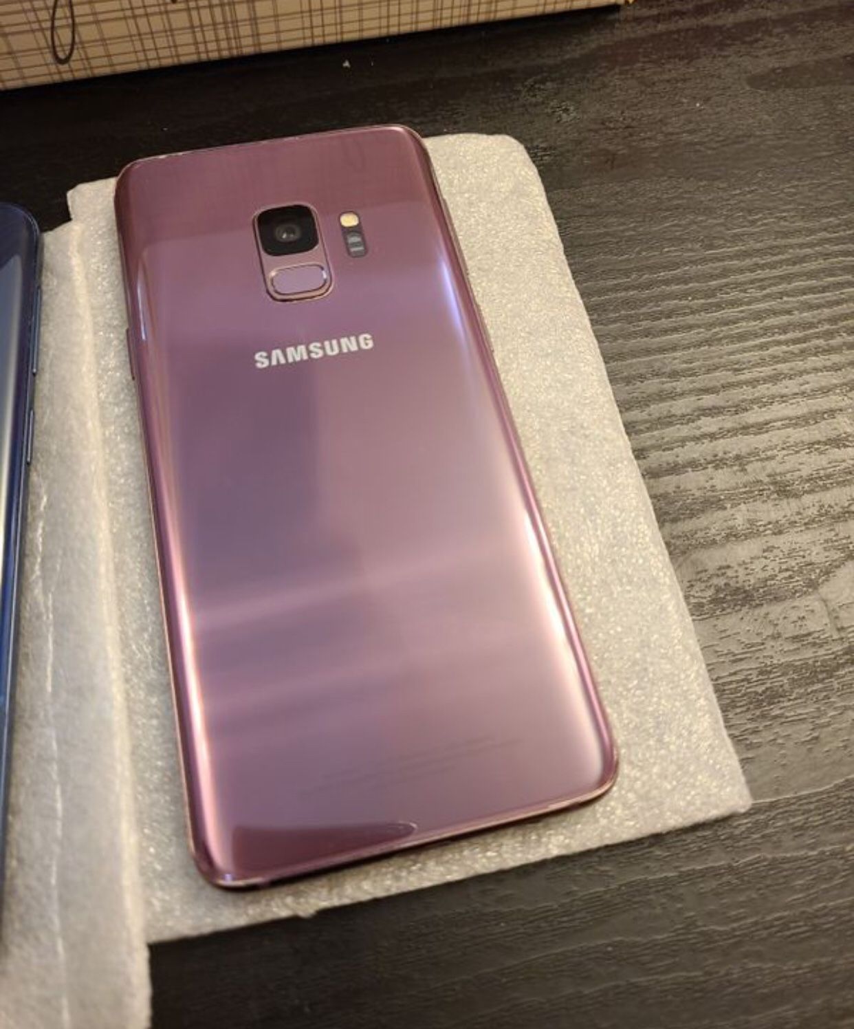 Samsung Galaxy s9 fully functional 100%. Unlocked. Price is no negotiable. And is 220 for each phone .. Att, TMOBILE, VERIZON, cricket, verizon
