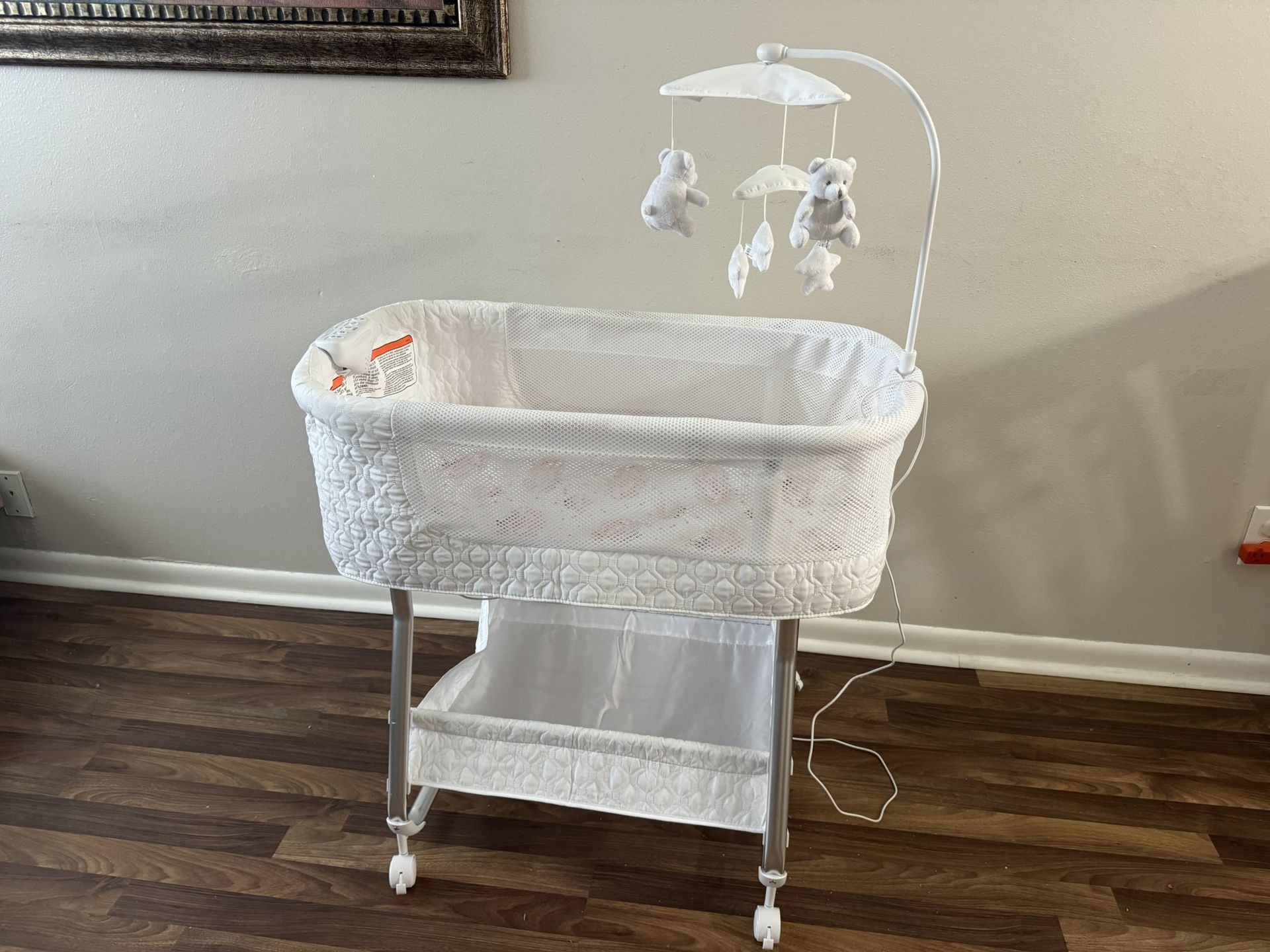 Delta Children Nod Bassinet - Smart Sleeper Wi-Fi
