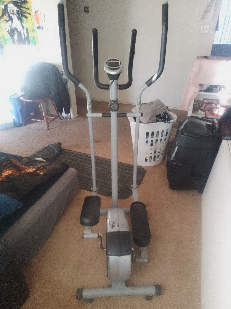 Sunny Elliptical Machine With Digital Screen