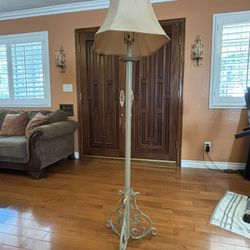 Decorative Floor Lamp – Great Condition, Works Perfectly!