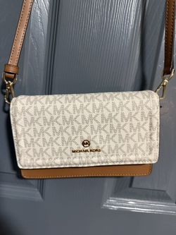 Michael Kors Smartphone Crossbody Bag