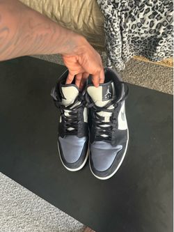 Jordan 1 mids satin grey toe