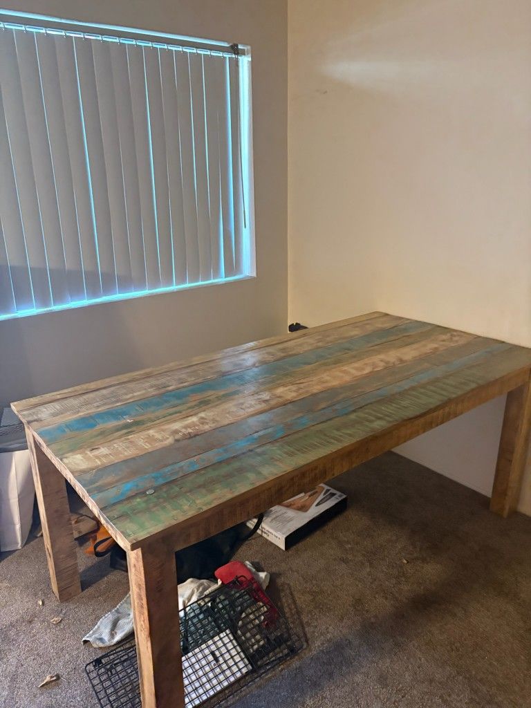 Dining Room / Picnic Table