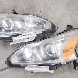 2015 Nissan Altima Headlights Pair