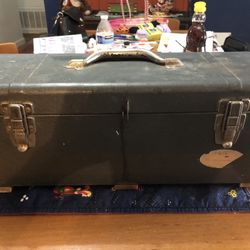Vintage Union Steel Tool Box w tray, 19”