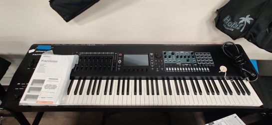 New Roland Fantom 8 Workstation Keyboard Synthesizer