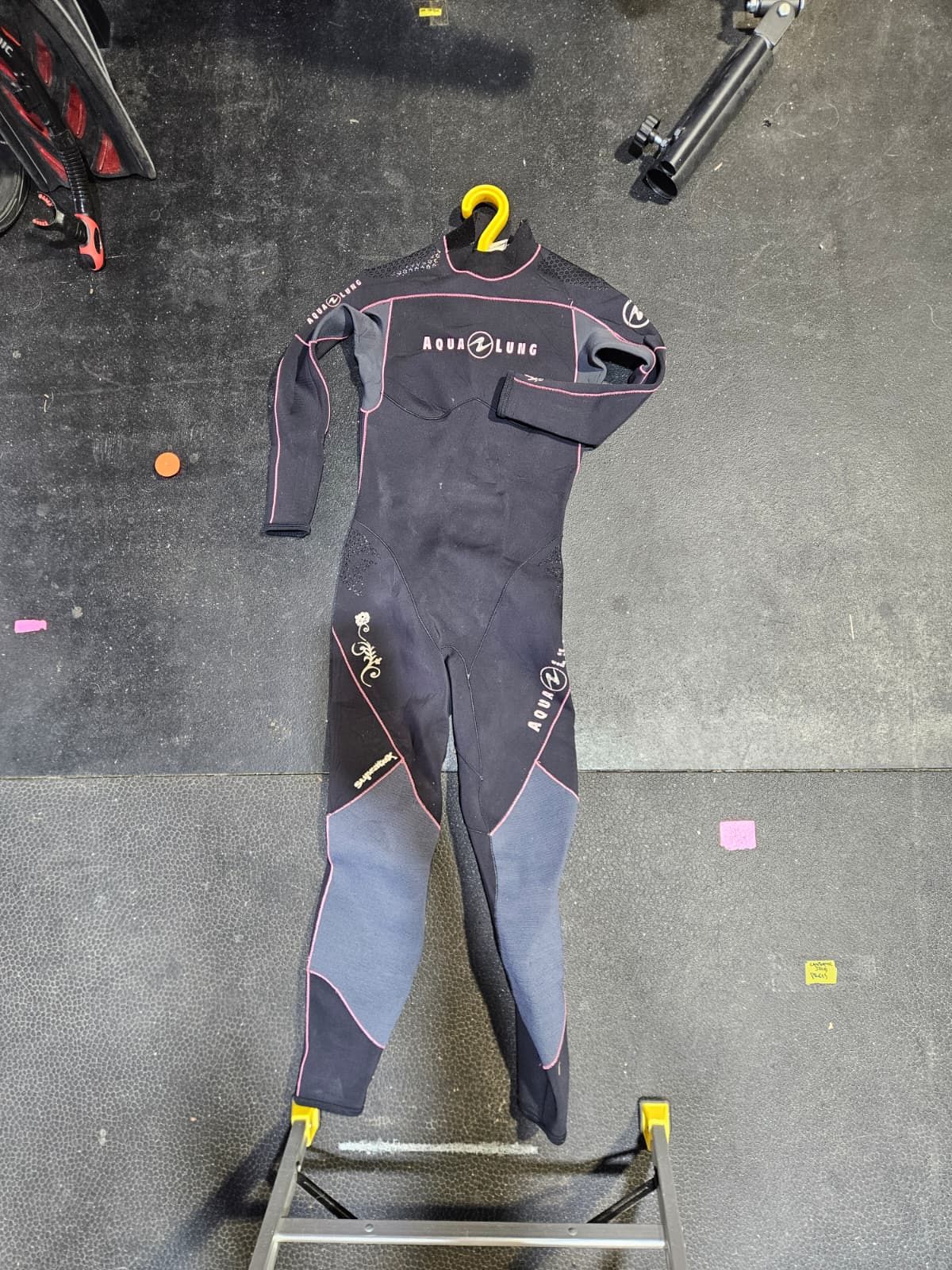 Women’s Aqua Lung 7 mm Wetsuit- OBO