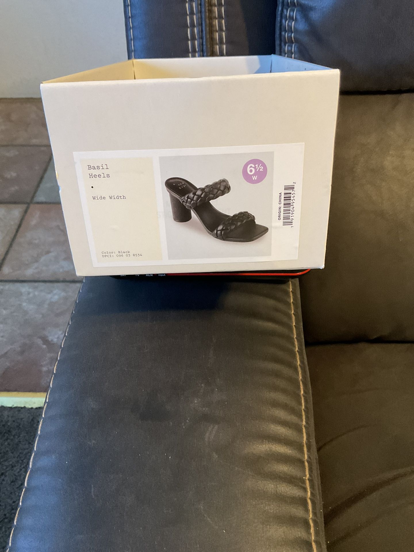 Basil heels 6 1/2 new