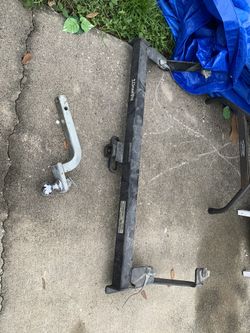 Universal trailer hitch