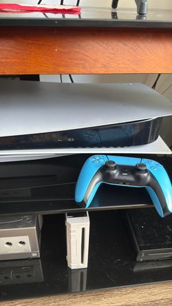 White launch PS5 (disc) with accessories