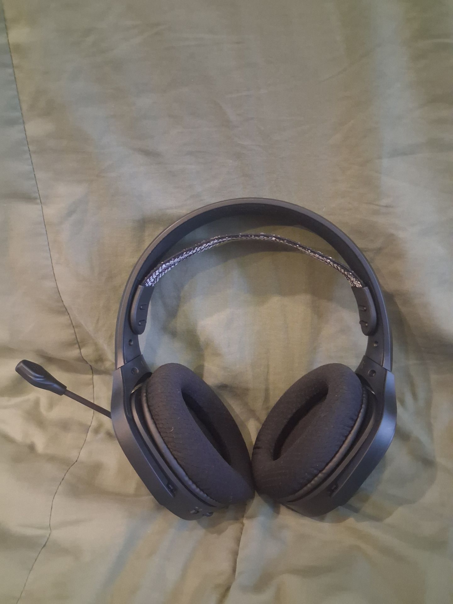 HyperX Cloud Jet Dual Wireless Gaming Headset for PlayStation 4, PlayStation 5, PC and Mobile