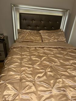 Beautiful Queen Bed Mattress Included
