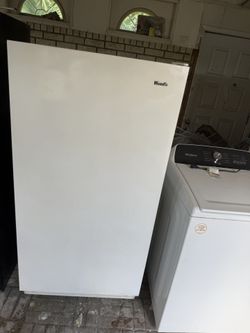 ❤️EXCELLENT RUNNING STANDUP  WHITE FREEZER🇺🇸RUNS GREAT😘ILL DELIVER FOR FEE💕BEEN CLEANED.🎉IN MARRERO 🎊TEXT 5 0 4 4 1 0 1 5 9 9😻