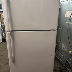 GE Top- Freezer Refrigerator 