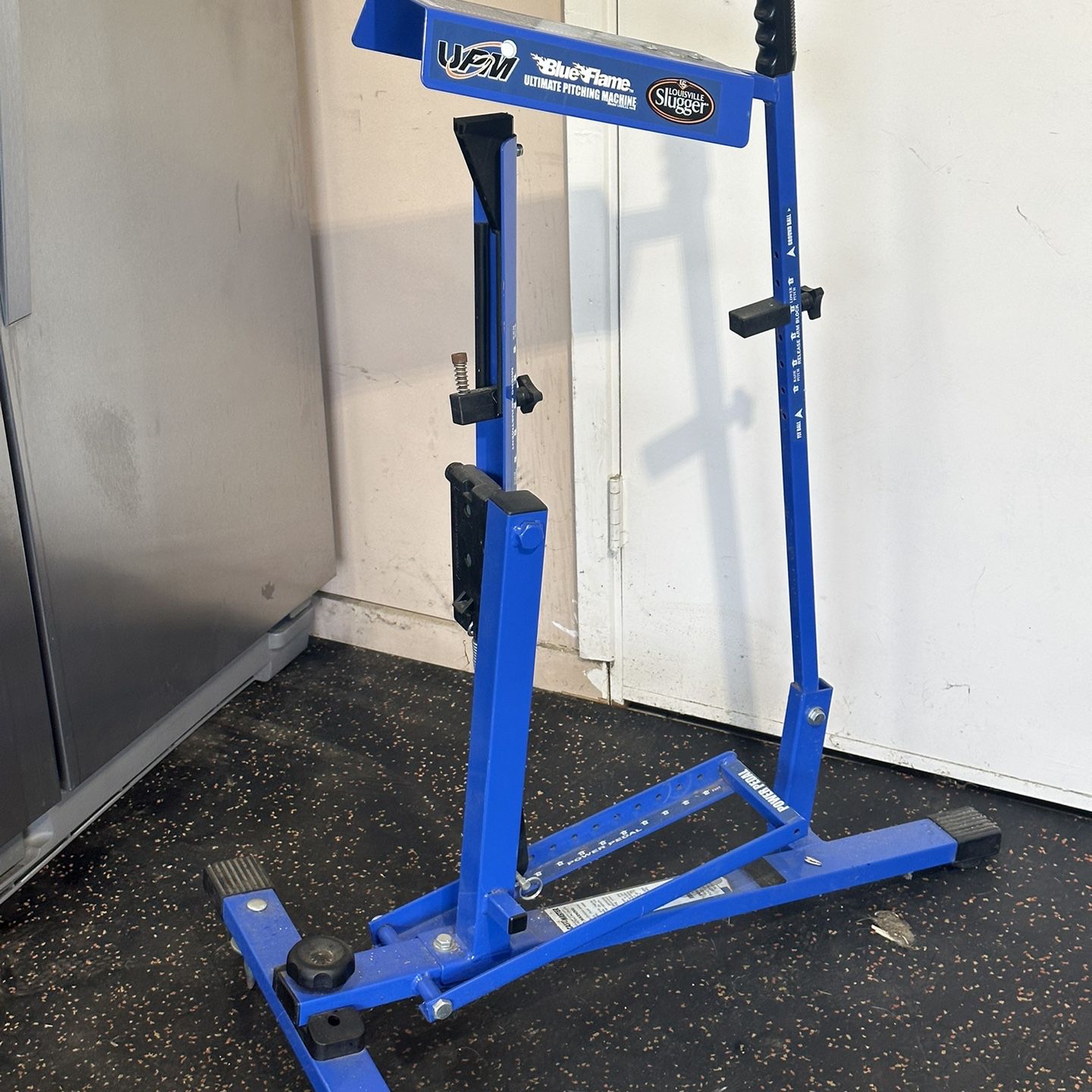 Louisville Slugger Blue Flame Pitching Machine for Sale in Placentia, CA -  OfferUp