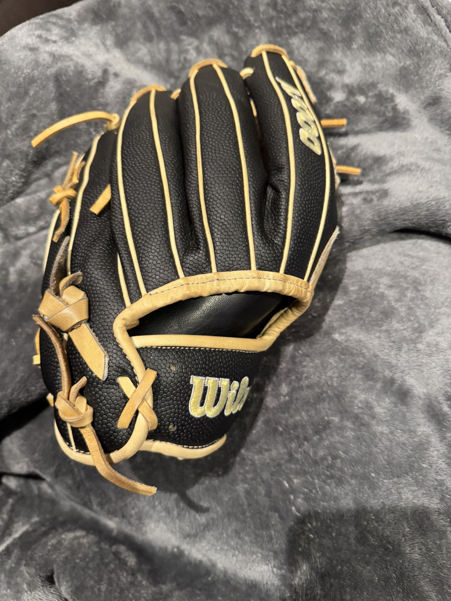 Wilson A2000 Infielder Glove 11.75 - Like New