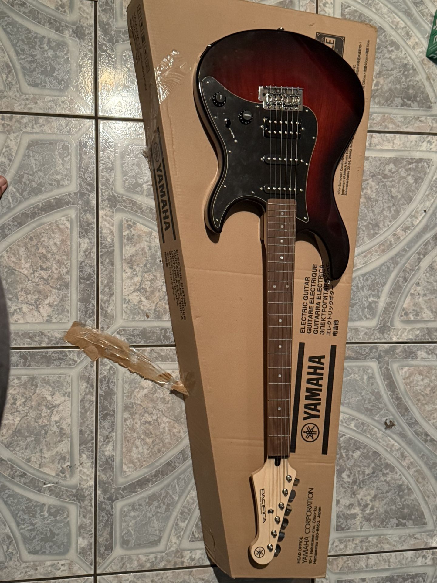 Yamaha Pacifica 012 Electric Guitar