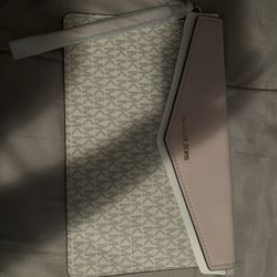 MK Hand Wallet/Purse