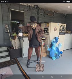 (New) Disney Haunted Mansion 6-ft Lighted Animatronic The Caretaker Grave Keeper