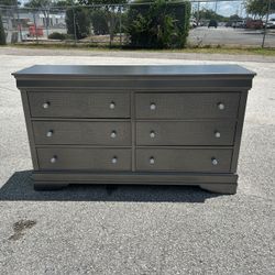 Gray 6-Drawer Dresser with Crystal Knobs