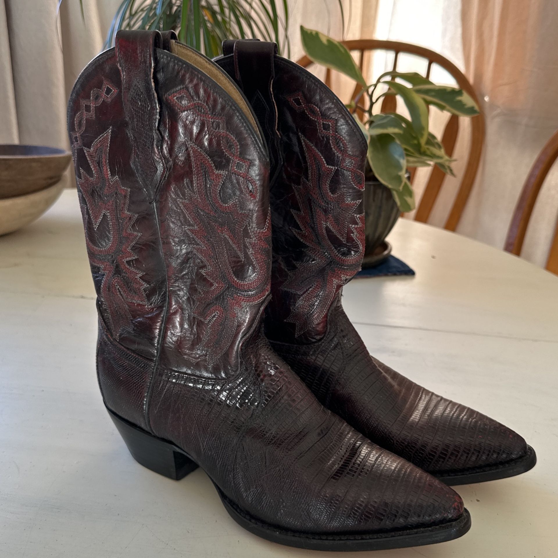 Ladies Burgundy Lizard Boots, Like New!