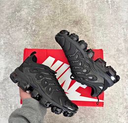 Nike air vapormax triple black Nike