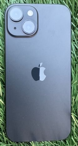 iPhone 15 128gb (cracked screen)