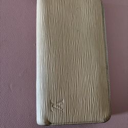 LV Epi Zippy Wallet 