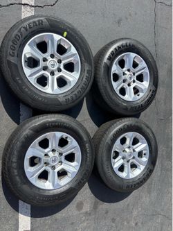 17” oem Toyota 4Runner Tacoma 17 inch gray rims Toyota Tacoma 4Runner