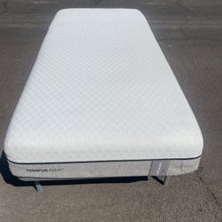 FREE DELIVERY:  Tempurpedic Twin XL Bed