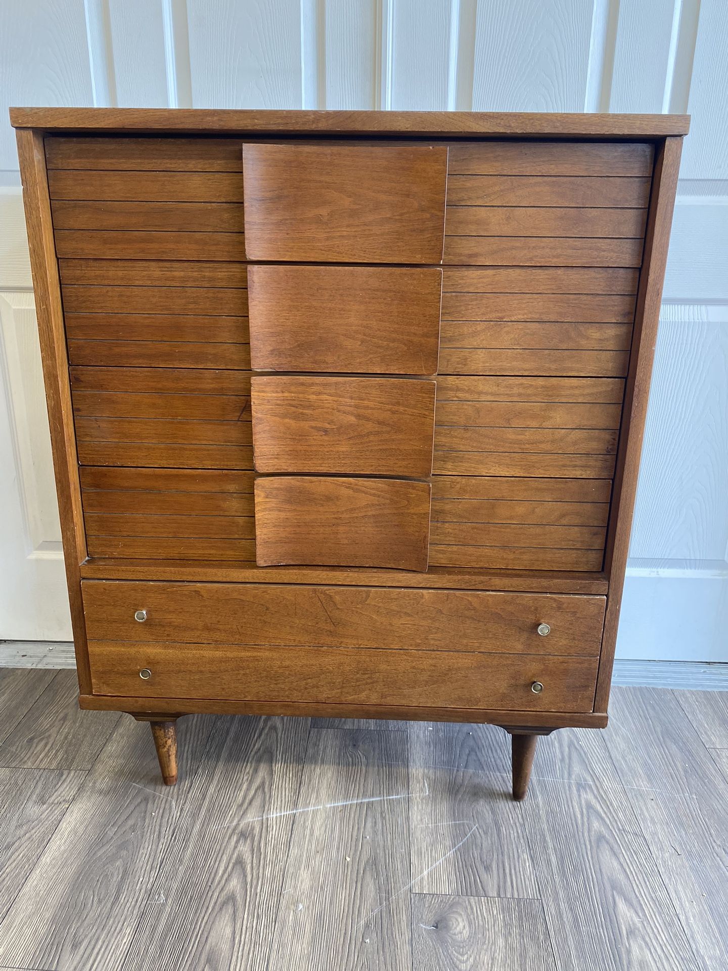 Mid-Century Modern Johnson Carper 5-Drawer Dresser
