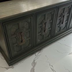 Dresser with 6 Large Drawers. Real Wood. 2 End tables Included  